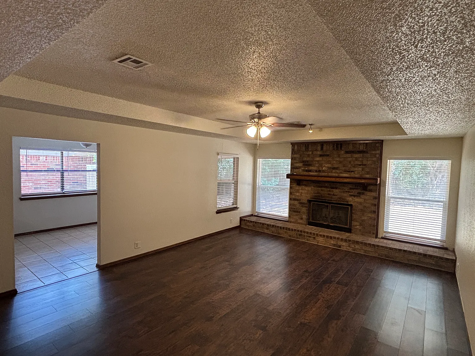 3 bed, 1605 sqft, $1,700 — Photo 2