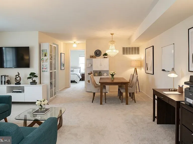 109 Delamere Dr #7 — Photo 2