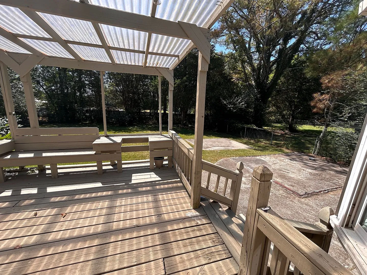 3br 1Ba with great deck/patio area and a decorative mantle — Photo 4