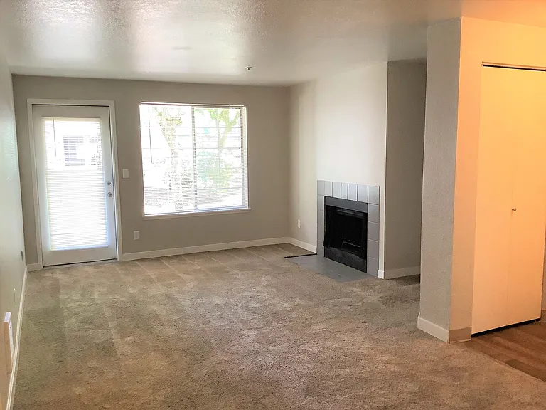 Foster Commons — Photo 3