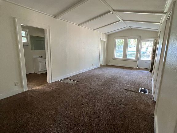 2nd image of 902 W 11th St