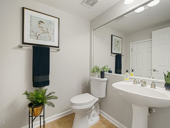 4th image of 18 AMISTAD Drive