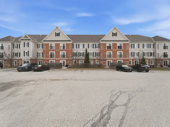 106 Aspen Springs Dr #109, Clarington, ON L1C 5N7