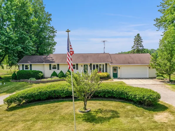10037 Lahring Rd, Gaines, MI 48436