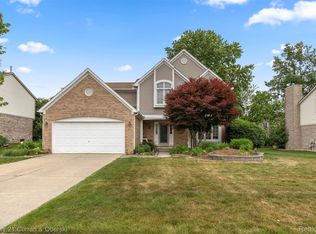 45924 Rockledge Dr, Plymouth, MI 48170
