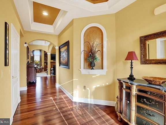 4th image of 10 Azalea Dr