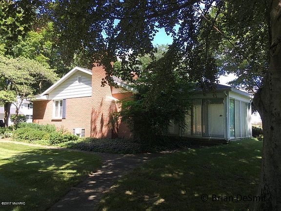 5th image of 550 Emmons St SE
