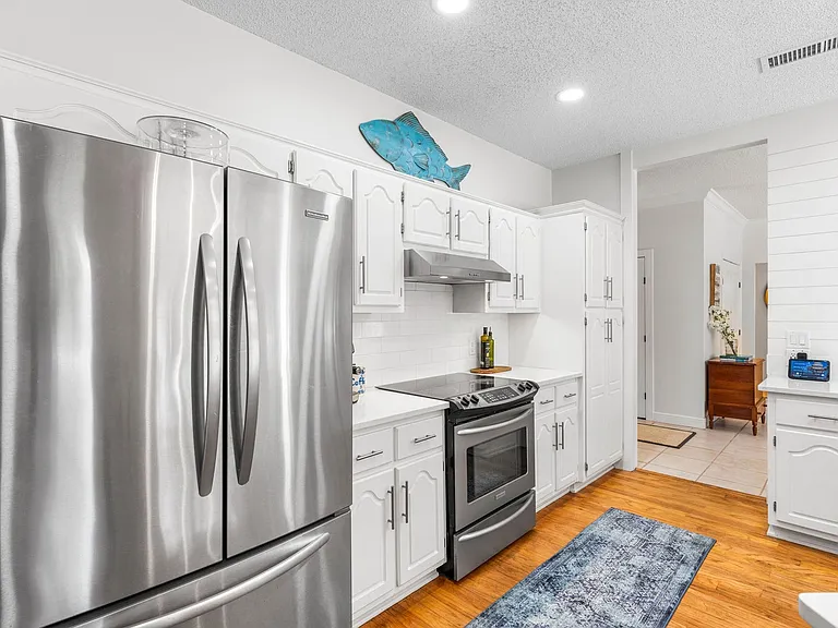 220 Seabreeze Cir — Photo 5