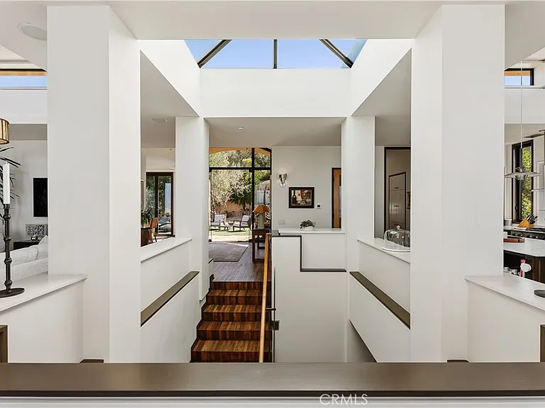 2378 Crestview Dr — Photo 31