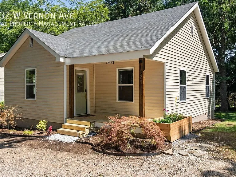 132 W Vernon Ave — Photo 1