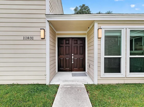 11831 Briar Forest Dr, Houston, TX 77077