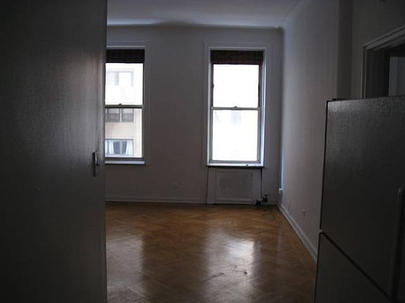 4th image of 57 W 58th St APT 3I