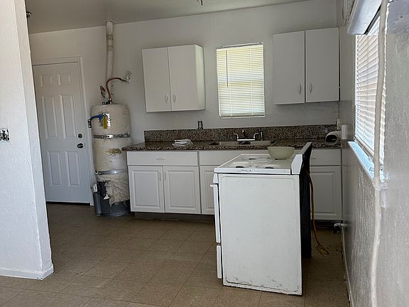 3rd image of 3143 E Clay Ave