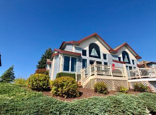 285 Lakeshore Dr, Manistee, MI 49660