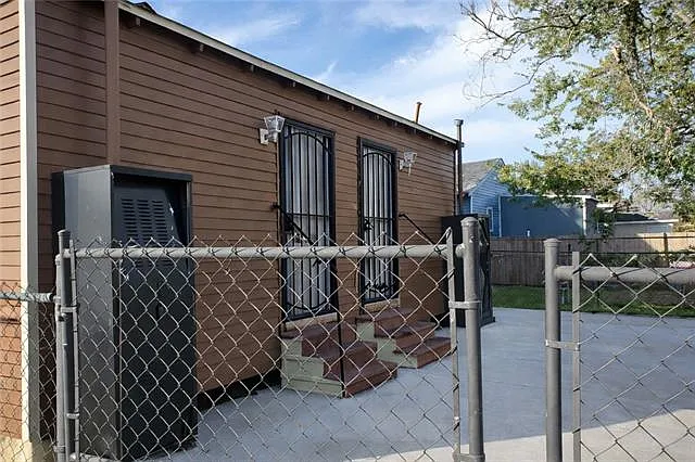 1703 Clouet St — Photo 14