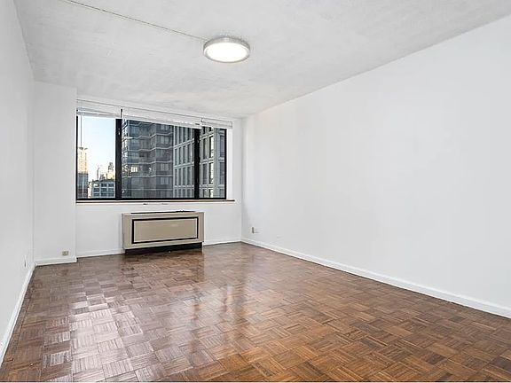 4th image of 30 W 61st St APT 12D