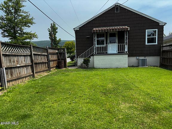 2nd image of 2500 Lark Ave