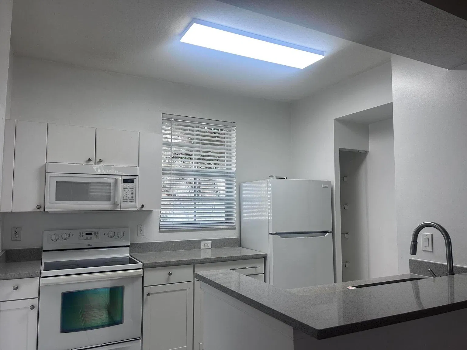 2 bed, 2.0 bath, 905 sqft, $2,350 — Photo 4