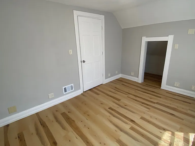 229 E Oakland St — Photo 9