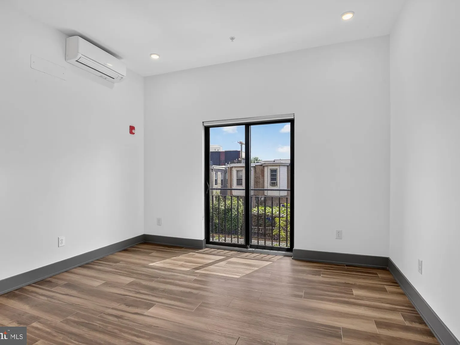 1935 E Hazzard St — Photo 3