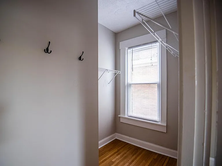 378-380 Stoddart Ave — Photo 17