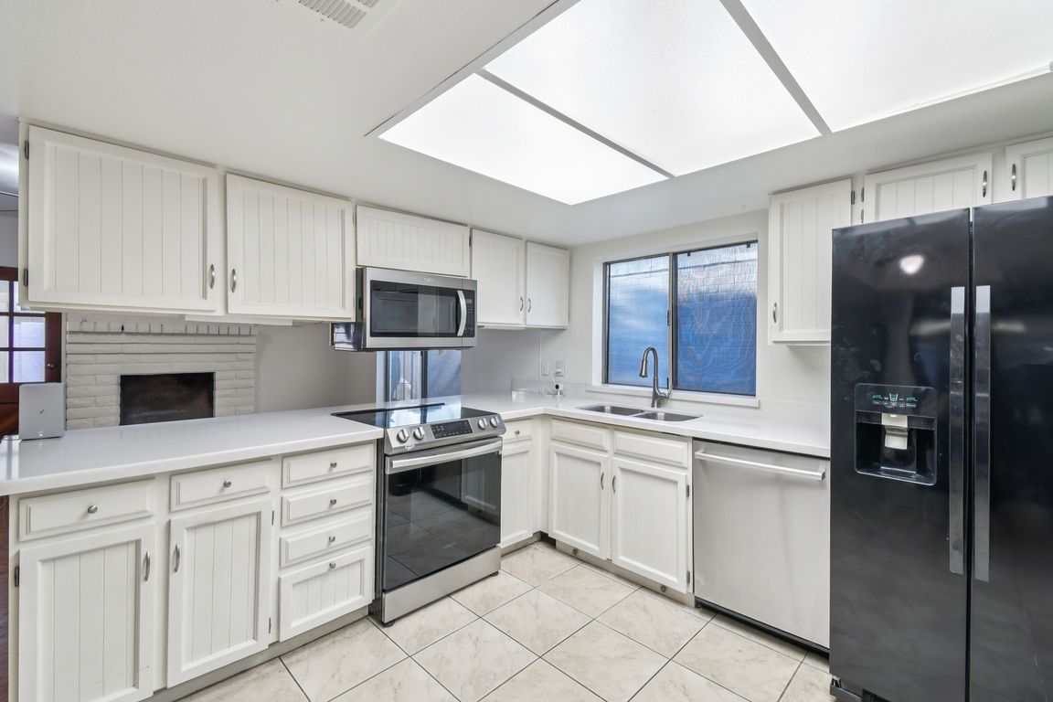 N 36th Dr-1006-009.jpg