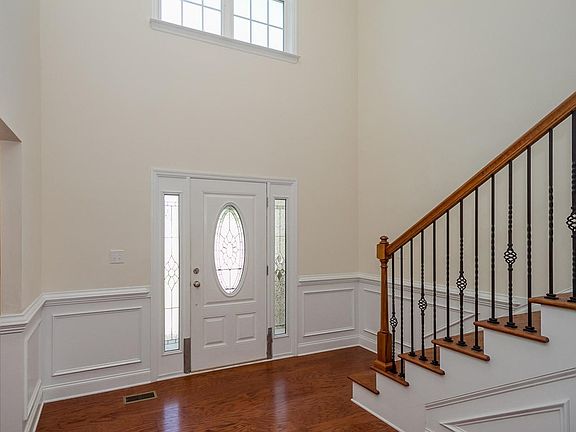 3rd image of 31 Tucker Ln