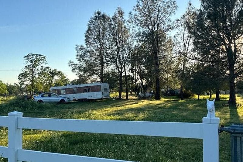 2nd image of 11546 Bluff Rd