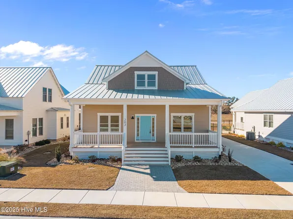 203 Villagers Way, Swansboro, NC 28584