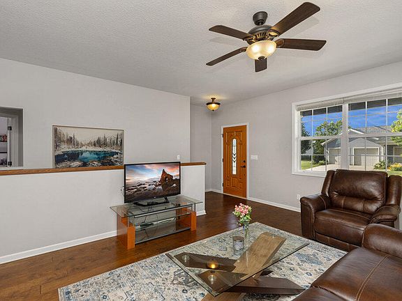 4th image of 2706 Clayton Dr