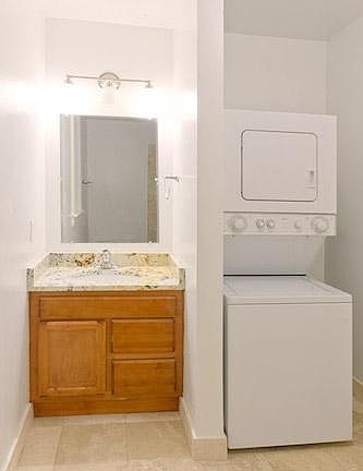 4th image of 4527 Oakland Ave #A