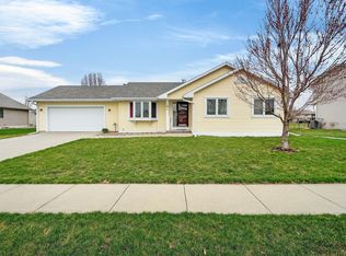 315 Prairie View Dr, Gilbert, IA 50105