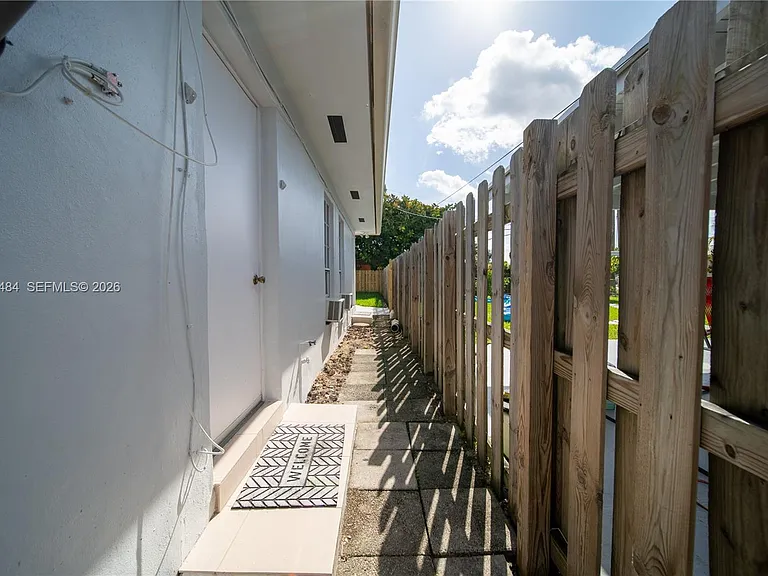 501 SW 120th Ave — Photo 29