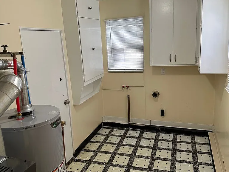 1718 Avenue D — Photo 11