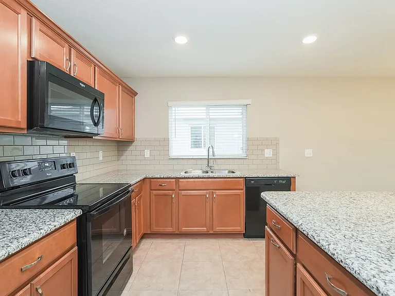 7601 Muscovy Dr — Photo 6