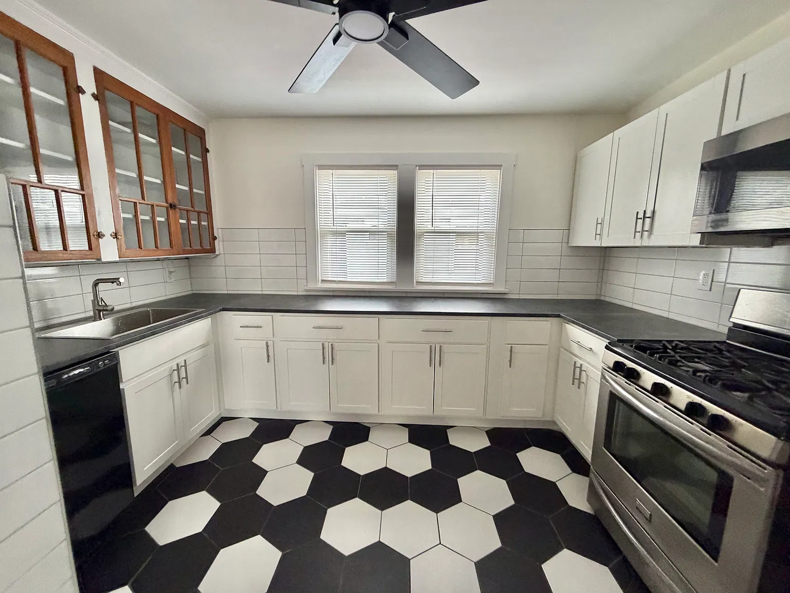 2 bed, $1,250 — Photo 1