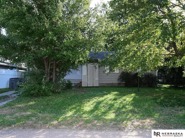 806 Colfax Ave, Dorchester, NE 68343