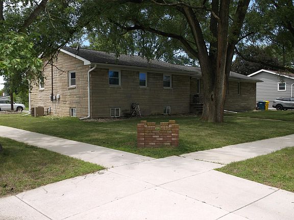 2nd image of 704 N Oakwood St
