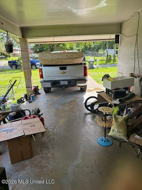 2nd image of 121 Oak Hill Dr