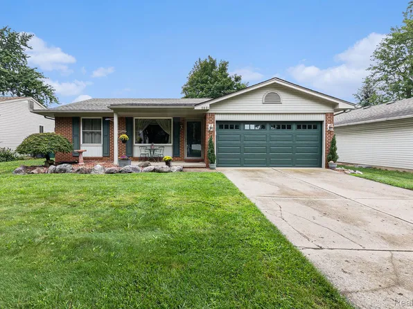 2891 Winter Dr, Troy, MI 48083