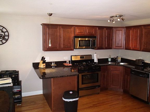 5th image of 16W585 Mockingbird Ln APT 204