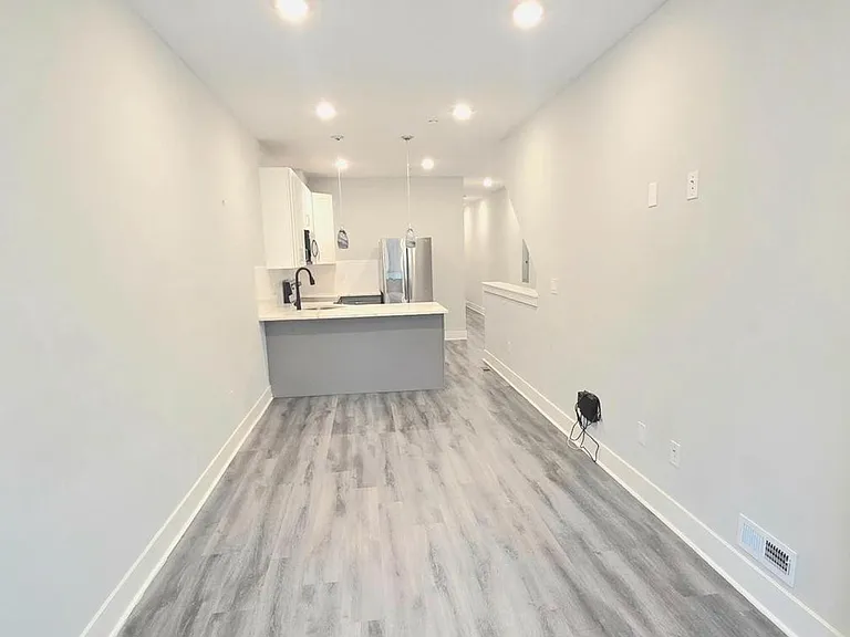 5233 Chancellor St #1 — Photo 5
