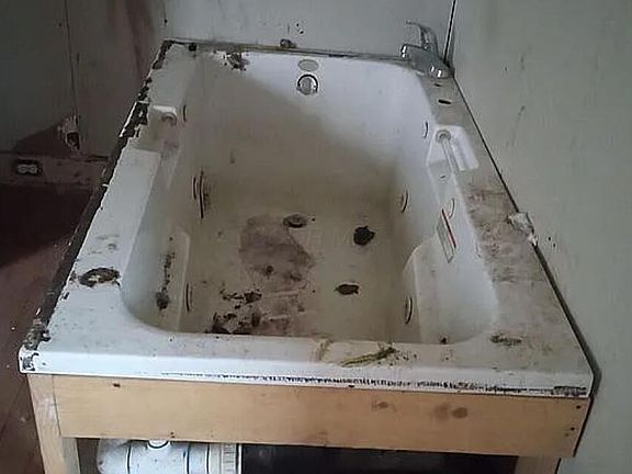 3rd image of 8695 Graham St