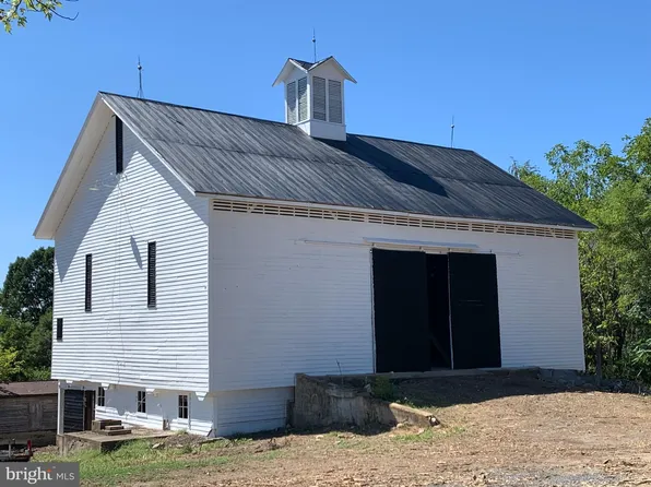 1518 Barbershop Rd, Edinburg, VA 22824