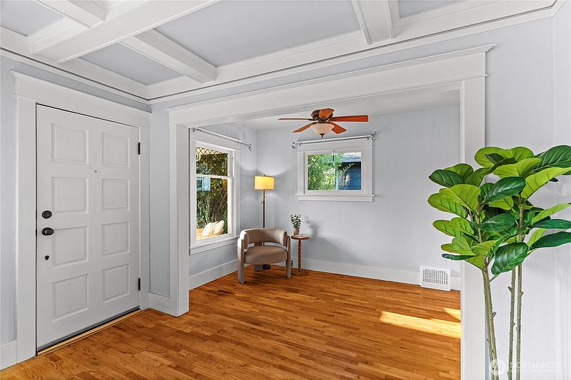 4th image of 631 N Steele Street