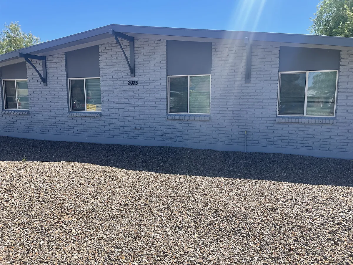 Building Photo - 2025 S Forest Ave #1