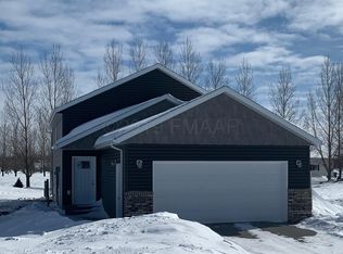 505 5th St E, Horace, ND 58047