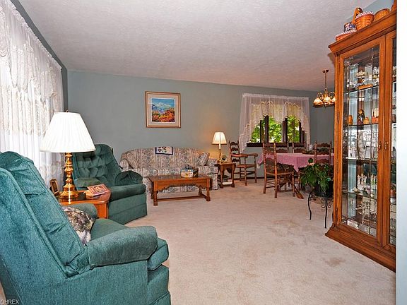 5th image of 3272 Helen Dr