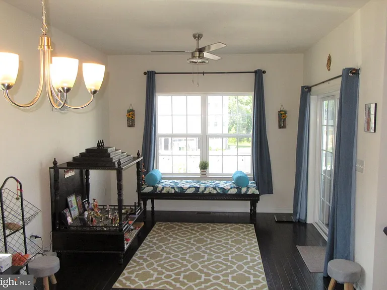 544 Liam Pl — Photo 5