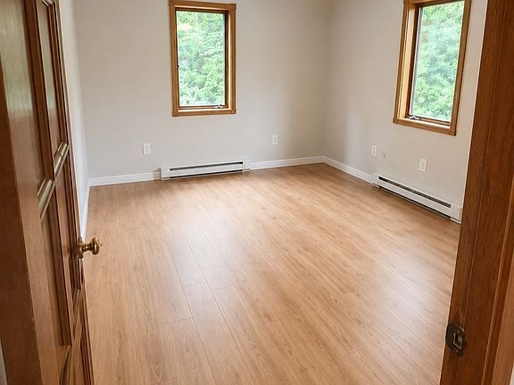 5th image of 650 Oxford St S